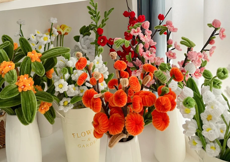 Creative Pipe Cleaner Flower Ideas That Will Be Everywhere in 2026 8 https://fuzzypipe.com/cdn/shop/articles/26361729660736_.pic.png?v=1729729453