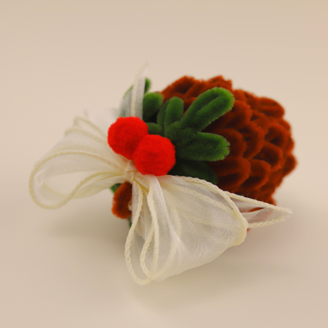 Pine Cone Pair Mistletoe DIY Kit