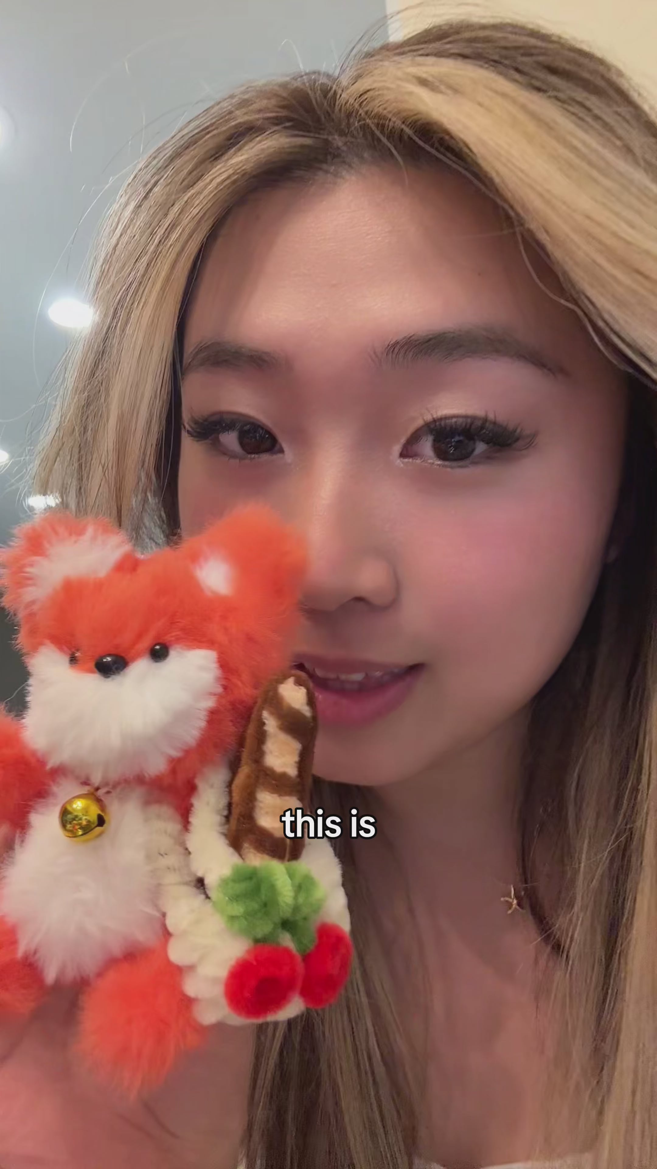 Load video: an influencer girl making diy pipe cleaner plushie